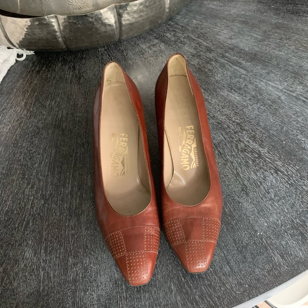 Leather pumps in beautiful cognac color